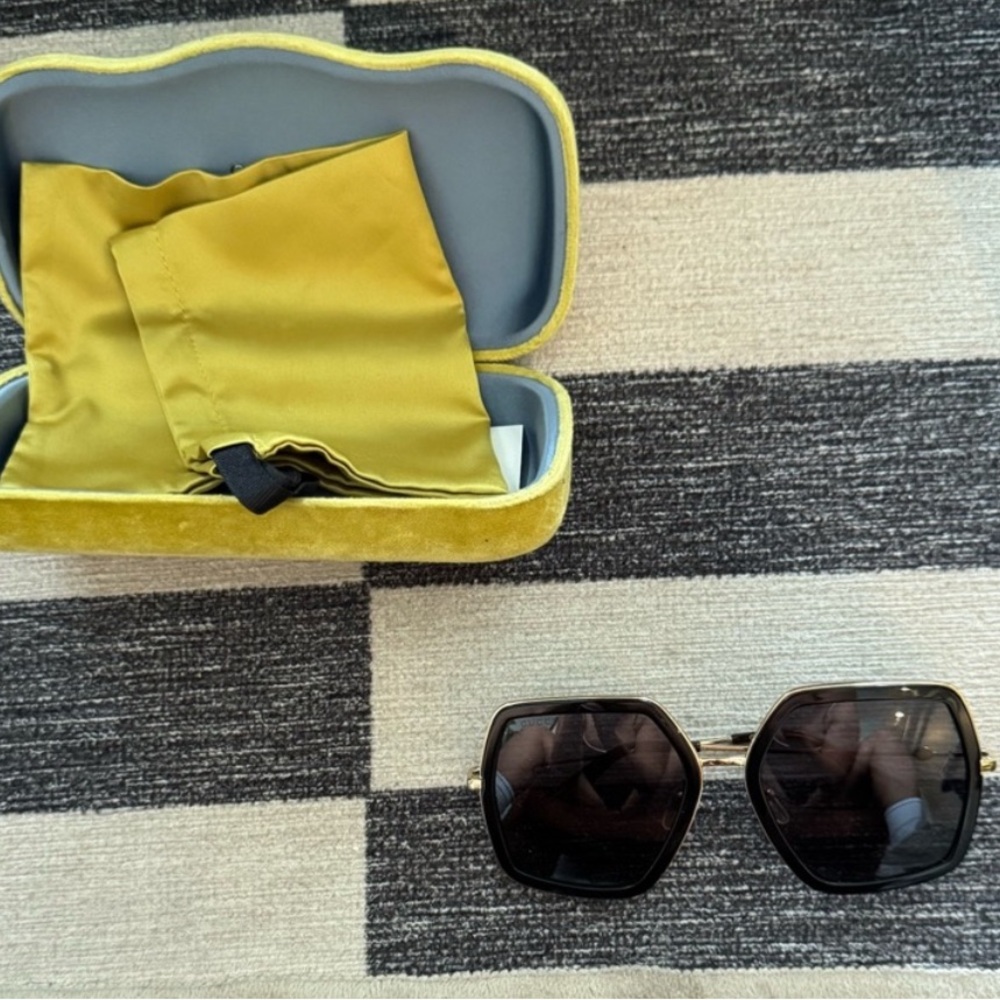 ✨ Authentic Gucci Hexagonal Sunglasses with Case ✨